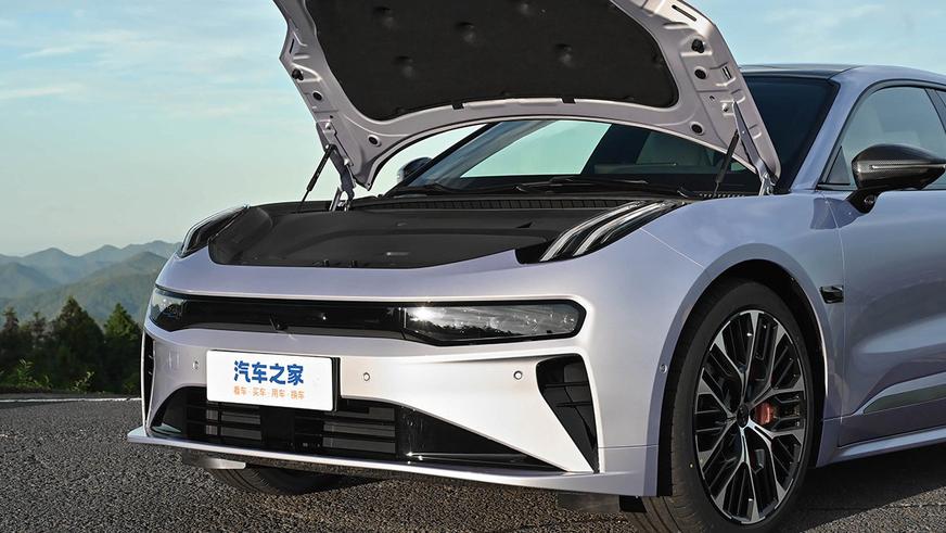 Обновлённый Zeekr 001 почти не подорожал в Китае