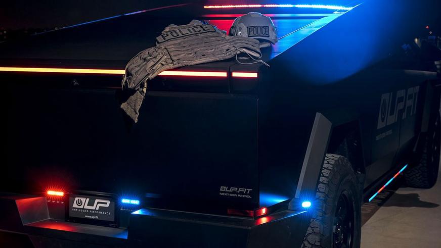 cybertruck-police-5