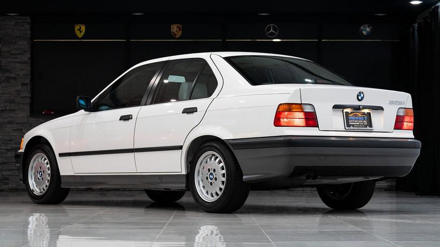 В США нашли почти новую BMW 325i в кузове E36