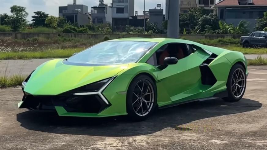 Реплику Lamborghini из старого Nissan создали во Вьетнаме