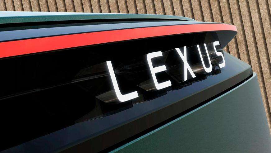 Lexus LS стал роскошным вэном с шестью колёсами