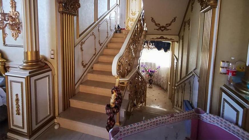 Позолоченный унитаз и другая роскошь в особняке главы полиции