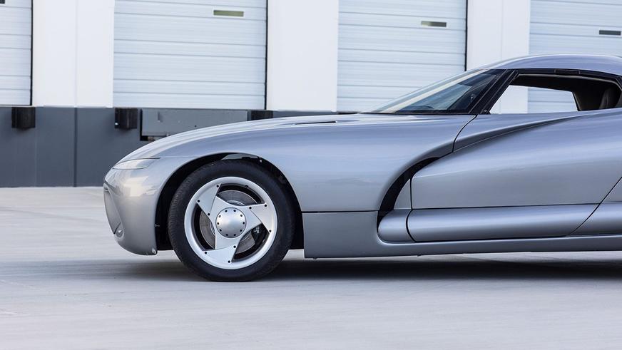 Киномодификацию Dodge Viper под названием Defender выставили на торги