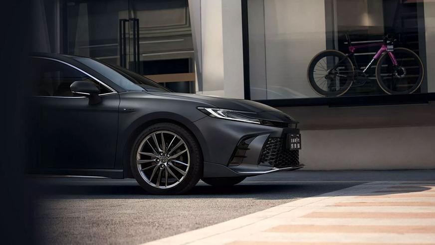 Toyota представила «спортивную» Camry для Китая