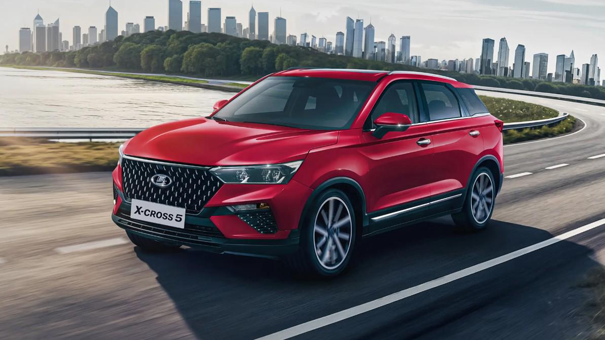 На АВТОВАЗе объяснили, почему Lada X-cross 5 сохранила китайский шильдик