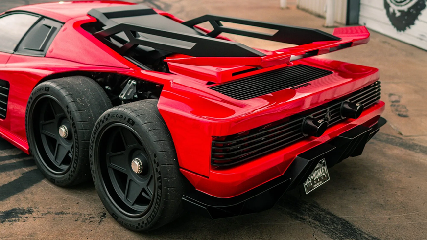 Тюнеры построили 6-колёсную Ferrari Testarossa