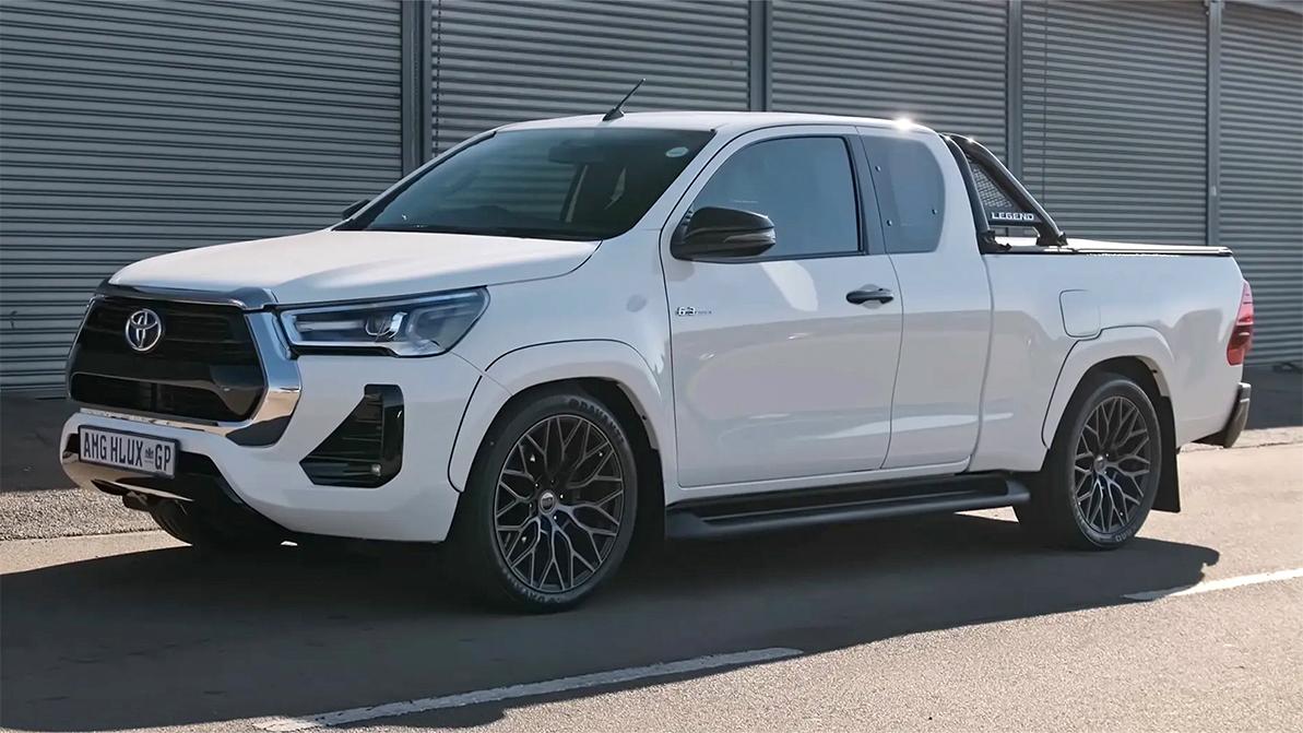 Toyota Hilux с мотором AMG 6.2