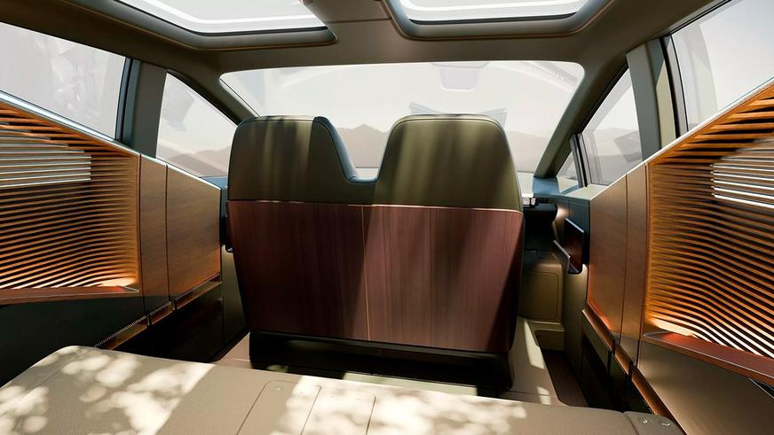 Lexus LS стал роскошным вэном с шестью колёсами