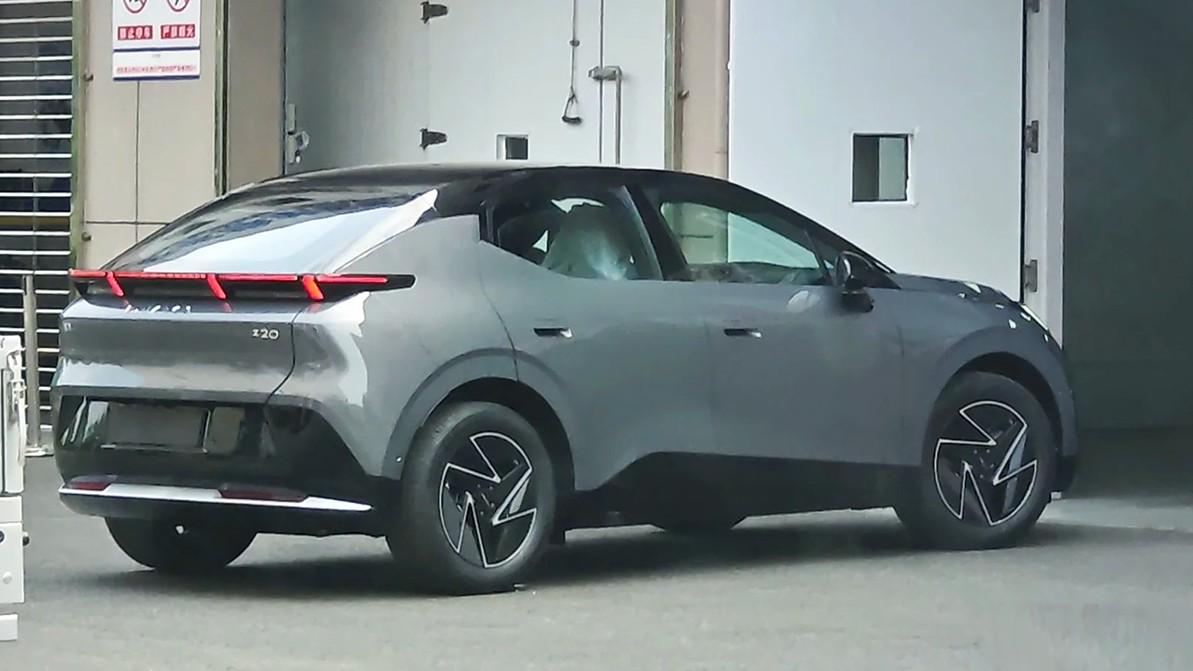 Lynk&Co готовит новый кроссовер для Европы