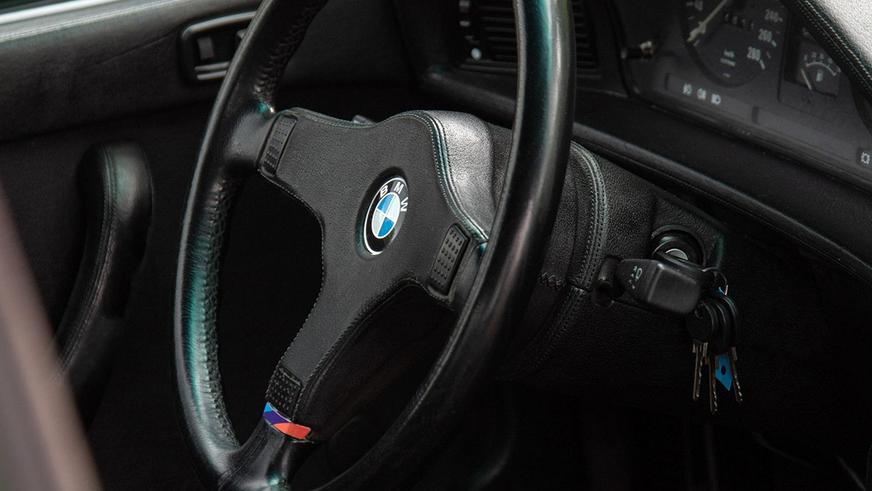 Королевскую BMW M5 выставили на торги