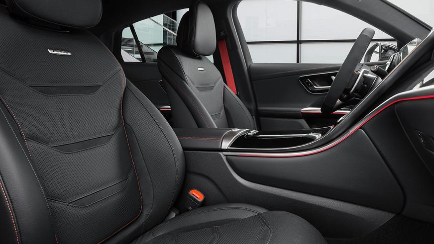 Кросс-купе Mercedes-Benz GLC получило сразу две версии от AMG