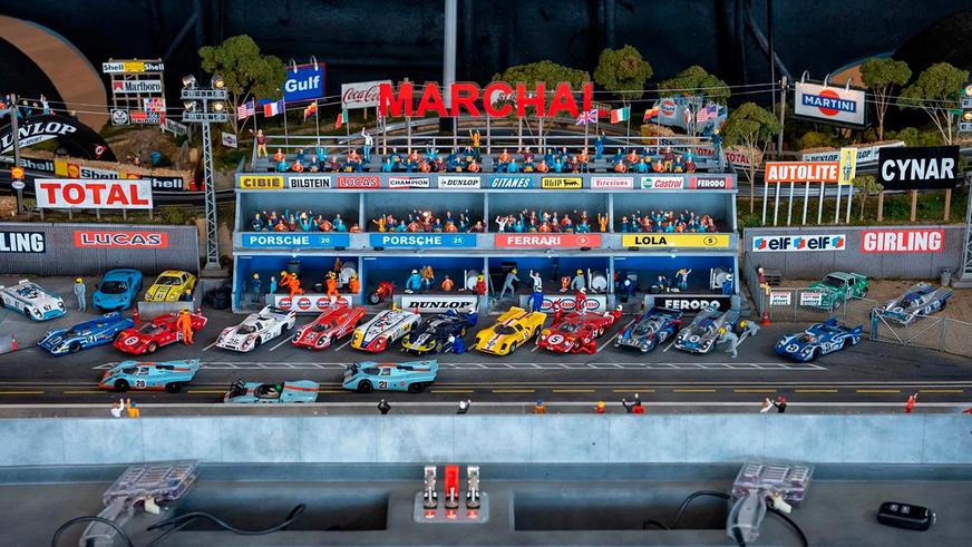 Гоночная трасса внутри Porsche 917