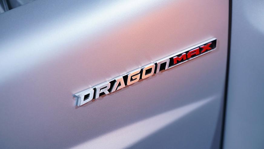 Isuzu показала рестомод Dragon Max на базе 37-летнего пикапа