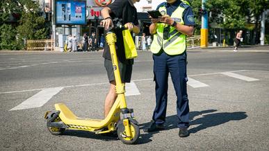 Штрафы до 40 МРП и арест: как в РК ужесточат ответственность для самокатчиков