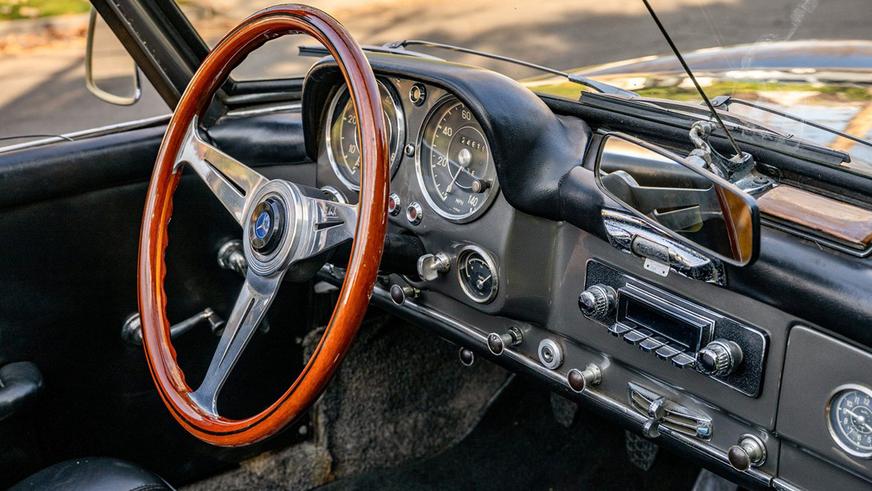 Mercedes-Benz 190 SL на торгах: 50 лет в одних руках и неизвестный пробег