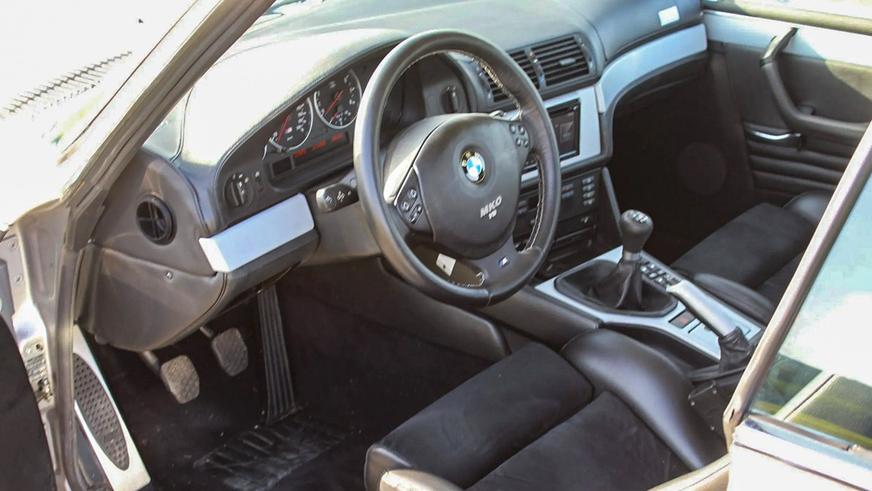 BMW M5 в кузове классического купе выставили на торги