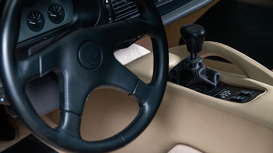 С молотка уйдёт самый быстрый суперкар 1990-х — он практически новый