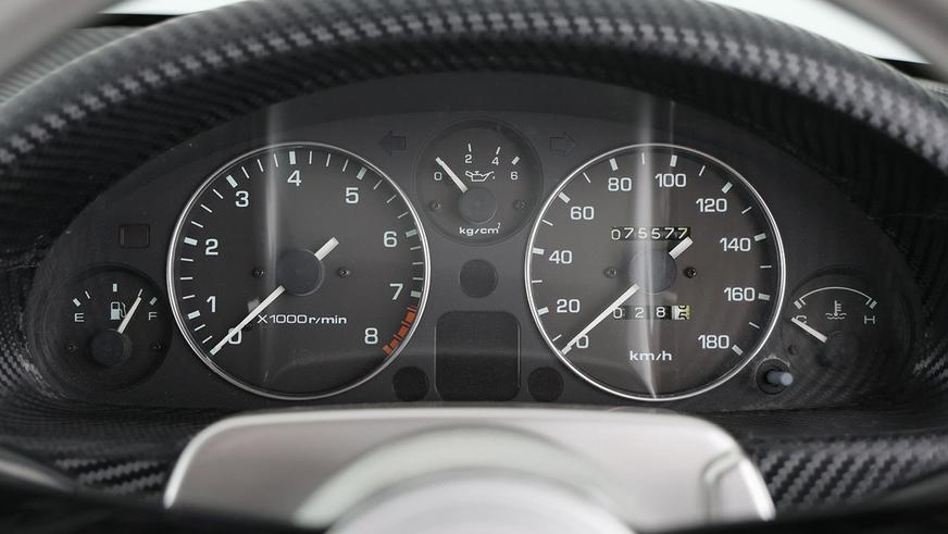 На продажу выставлена Mazda, которая притворяется Ferrari