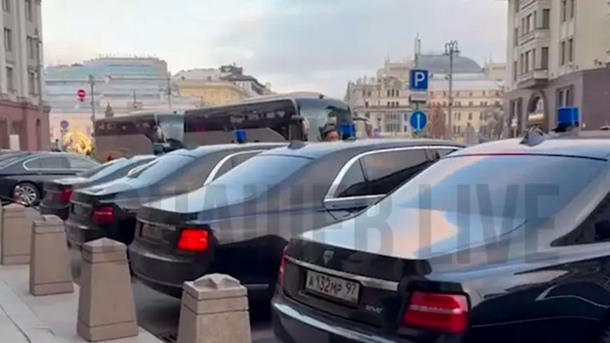 Российских чиновников пересаживают на Aurus