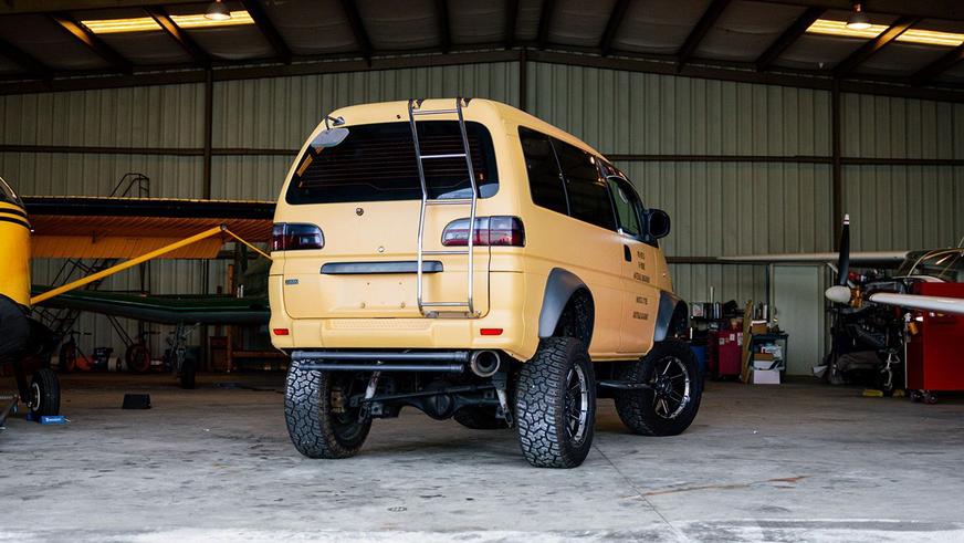 Лифтованная Mitsubishi Delica появилась на торгах в США