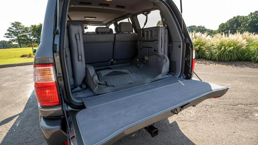 Lexus LX470 с небольшим пробегом выставили на аукцион в США