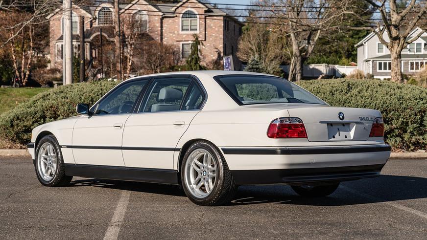 На торги выставили почти новую BMW 740iL (E38) 2000 модельного года