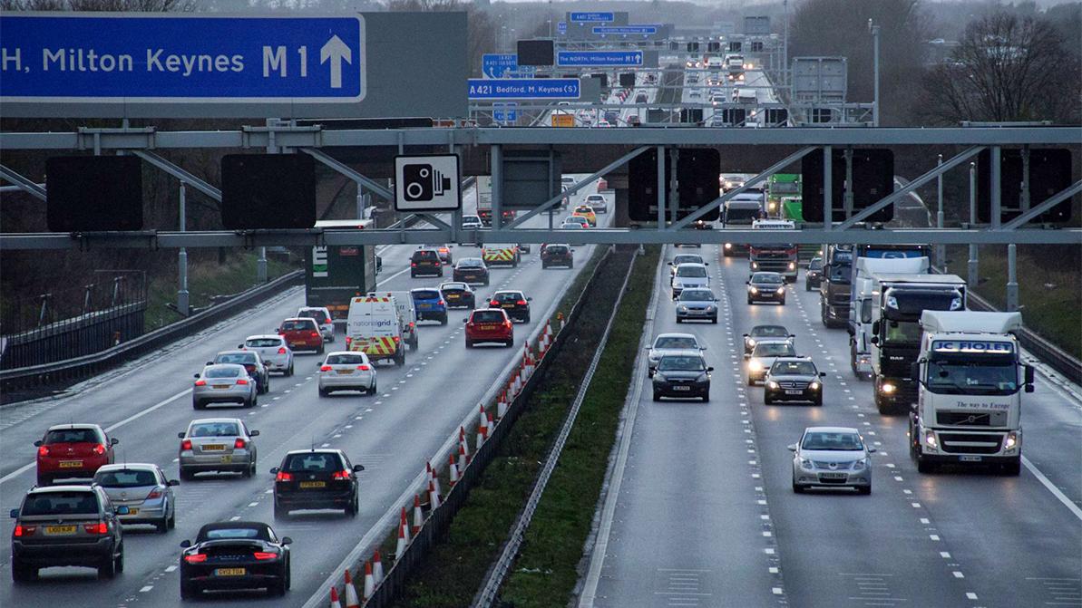 Теперь камеры будут следить, как водители соблюдают дистанцию между машинами