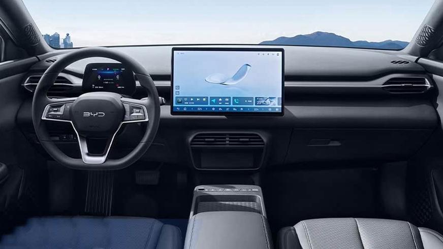 Недорогой электроседан BYD e7 вышел на рынок Китая