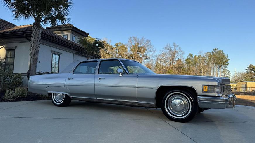 Раритетный Cadillac Fleetwood 1976 года выставлен на торги