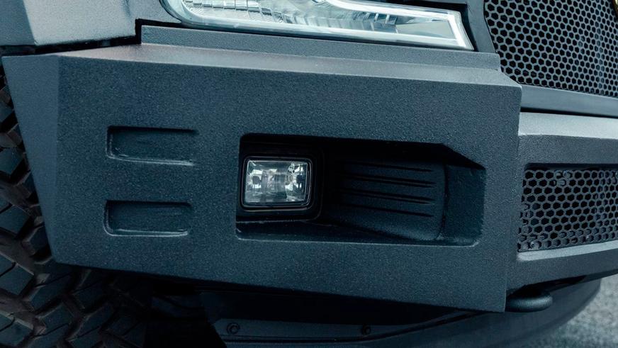 Брутальные внедорожники Toyota и Ford привезли тюнеры на выставку в Нью-Йорке