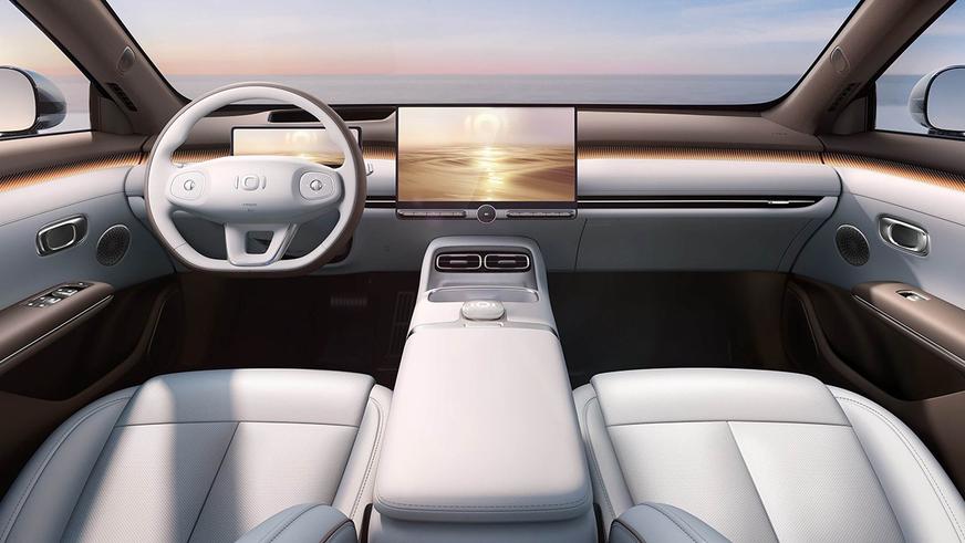 У Changan появился электрокар с зарядкой километр в секунду