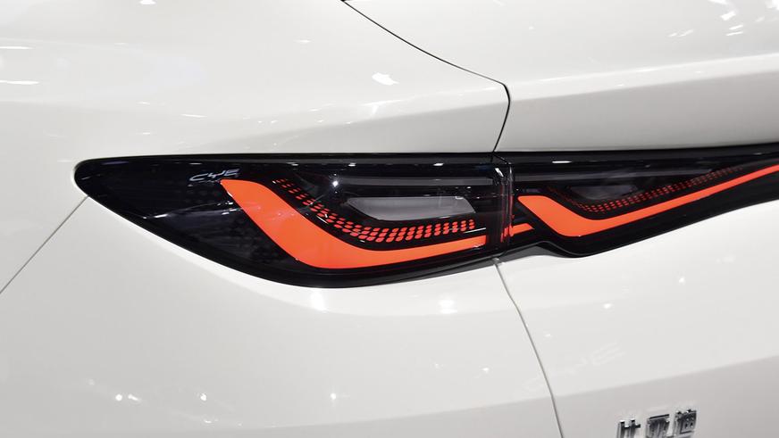 BYD запустила в КНР продажи недорогого электрокара Seal 06 BYD запустила в КНР продажи недорогого электрокара Seal 06