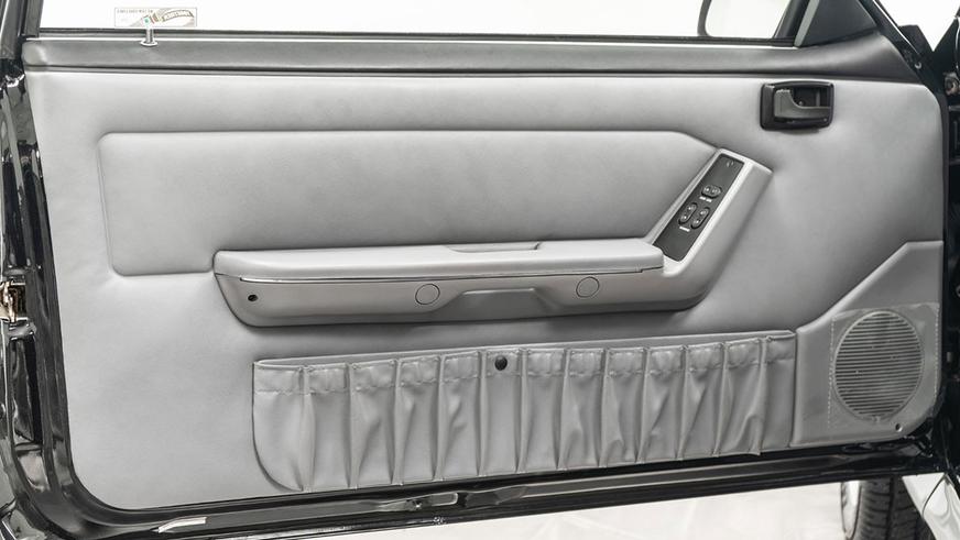 Ford Mustang из 1990-х продают по цене нового Porsche 911 Carrera 4S