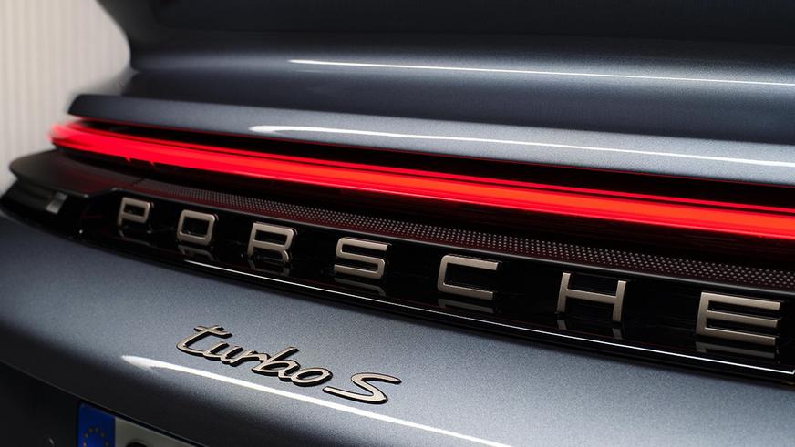 Porsche 911 Turbo S обновился и стал сверхмощным гибридом