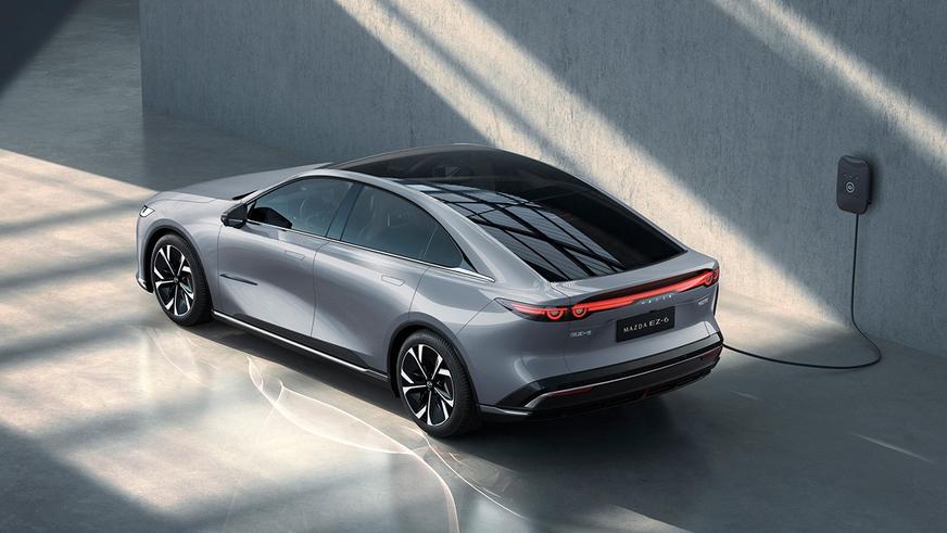 В Китае стартовали продажи нового лифтбэка Mazda EZ-6