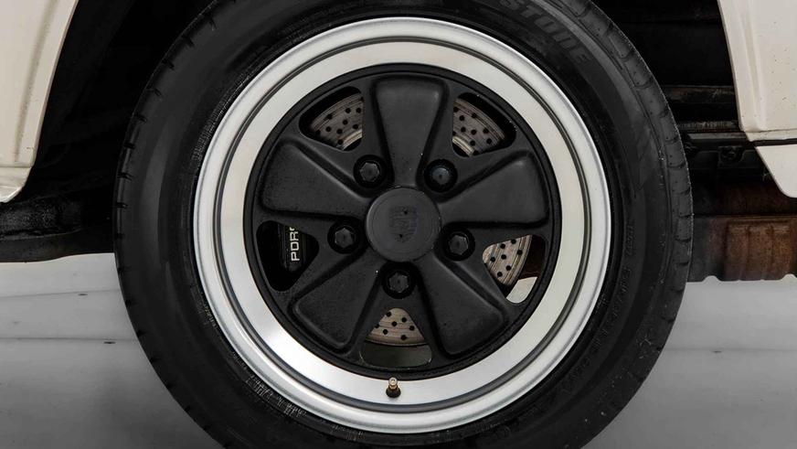 Редчайший микроавтобус Porsche оценили почти в 365 тысяч евро