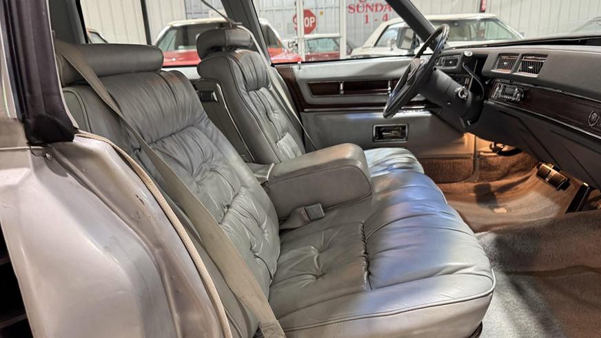Раритетный Cadillac Fleetwood 1976 года выставлен на торги