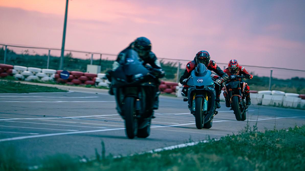 Гонки выходного дня: Sokol SBK Cup и драг-рейсинг