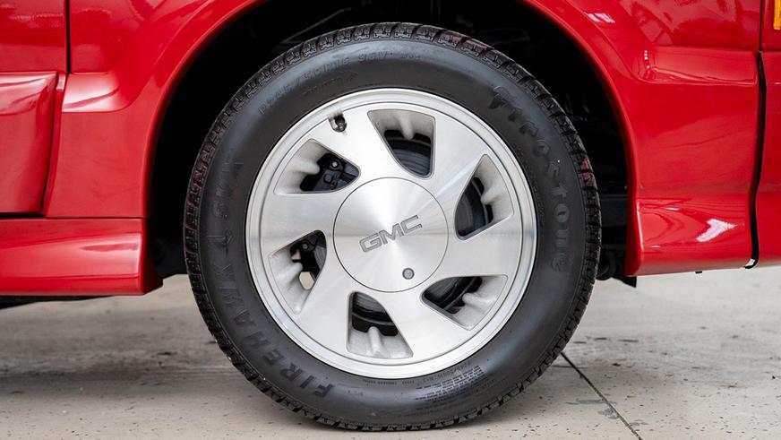 GMC Typhoon из 1990-х продали дороже Porsche Cayenne и Range Rover