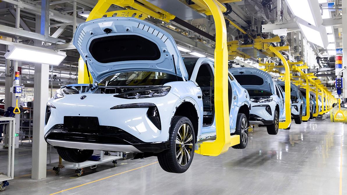 BYD автомобиль өндірісін қысқартты