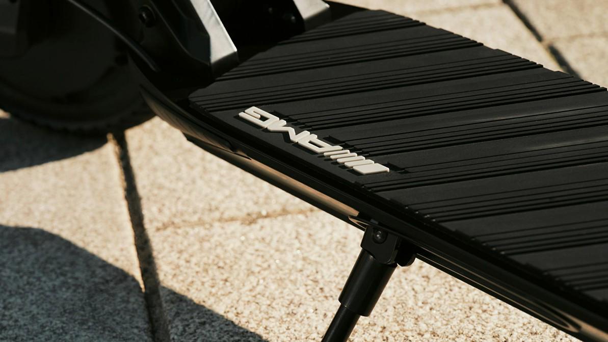 У Mercedes-AMG появился свой электросамокат