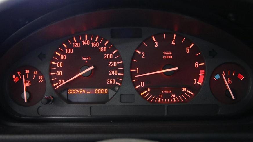 Новый BMW 320i (E36) нашли в автосалоне. Его оценили в 51 500 евро