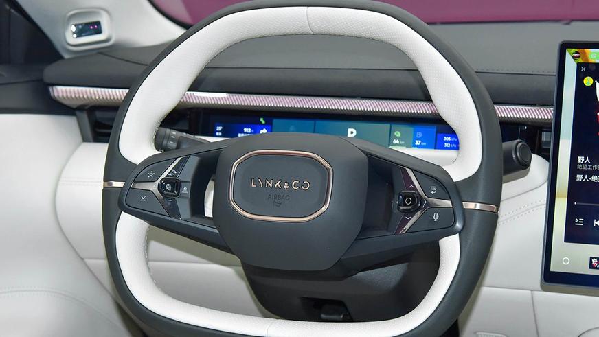 У электрического Lynk&Co Z10 появился гибридный близнец