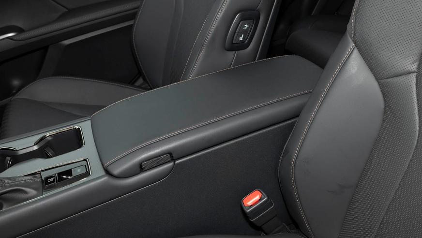 В Китае обновили Toyota Camry. Она стоит от 9 млн тенге