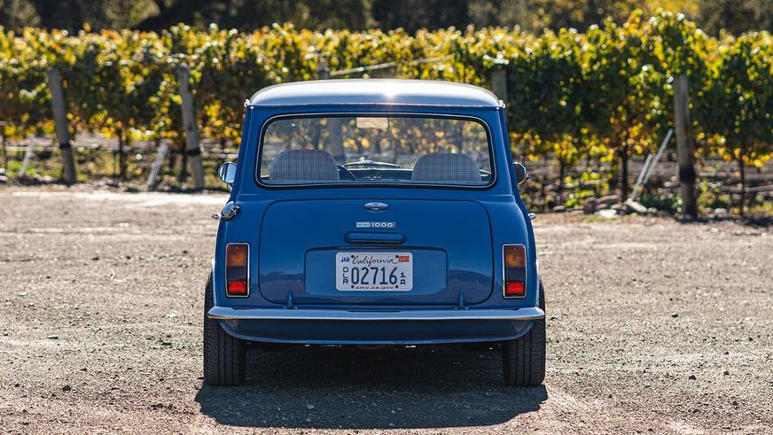 Классический Mini превратили в 300-сильный электромобиль