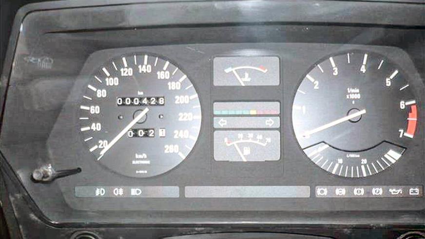 BMW 635 CSi почти без пробега продают за 125 тысяч евро