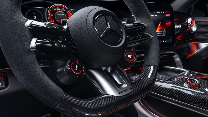 Представлен кроссовер Mercedes-AMG GT c 1169 силами