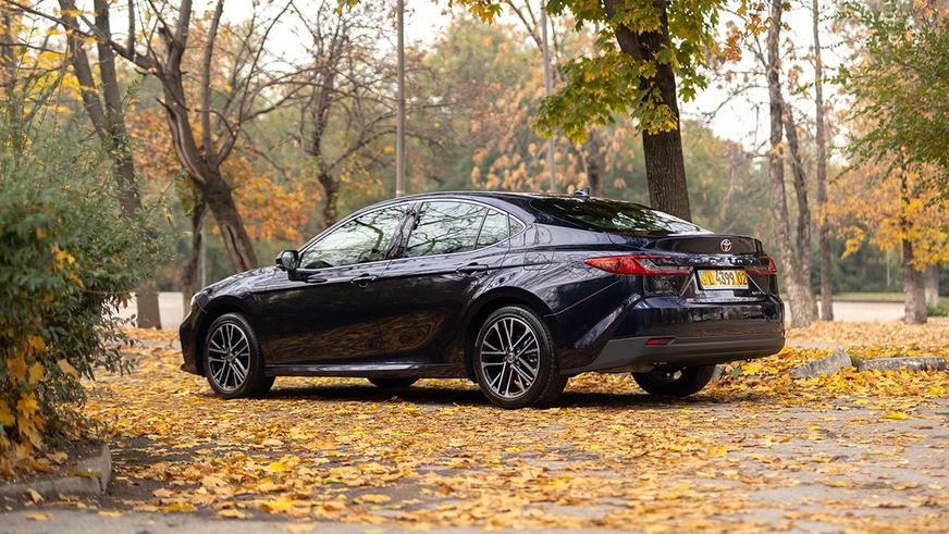 Toyota Camry 80 HEV: официальная и… гибридная?