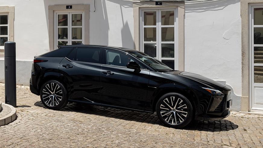 Сколько стоит электромобиль Lexus RZ в Казахстане
