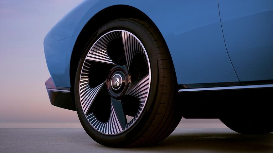 Rolls-Royce показала лимитированный родстер Nightingale
